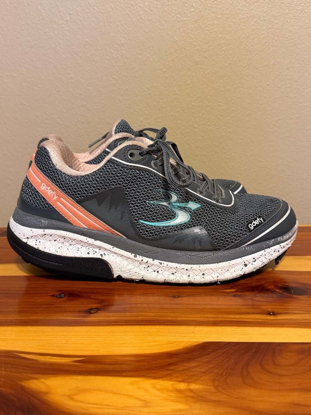 Gravity Defyer G-DEFY Mighty Walk Women's Size 8 Gray/Salmon TB9024FGP